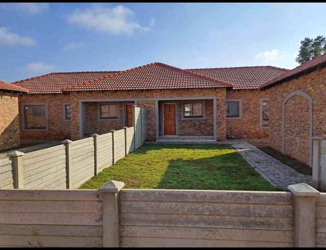 3 BEDROOM TOWNHOUSE FOR SALE IN RIVERSDALE